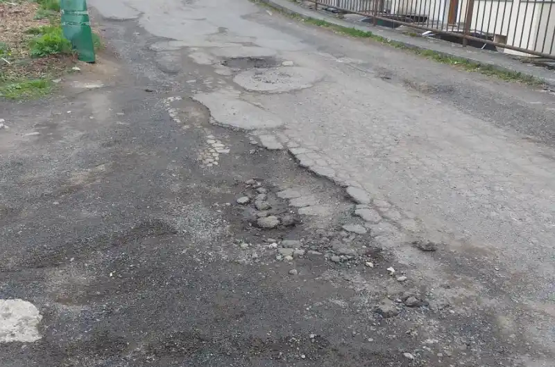Výtluky za prodejnou JIPNa Vyhlídce