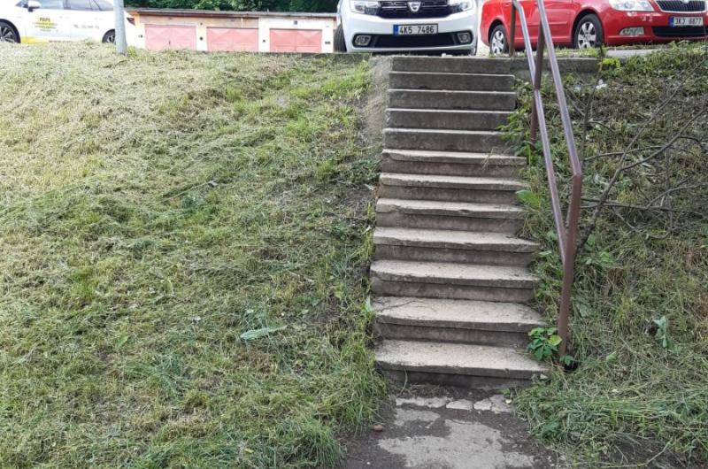 schody na parkoviště