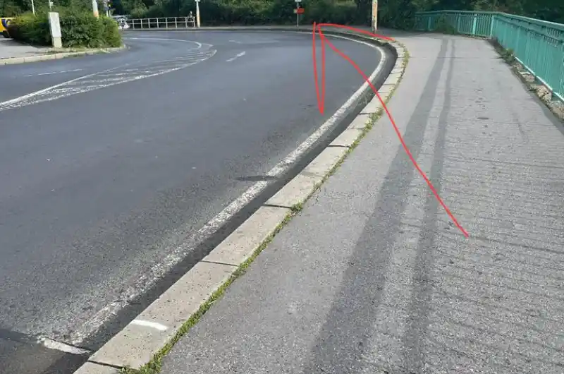 Dopravní značení objížďky směr Plzeň