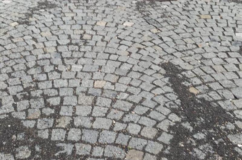 nahromaděný štěrk