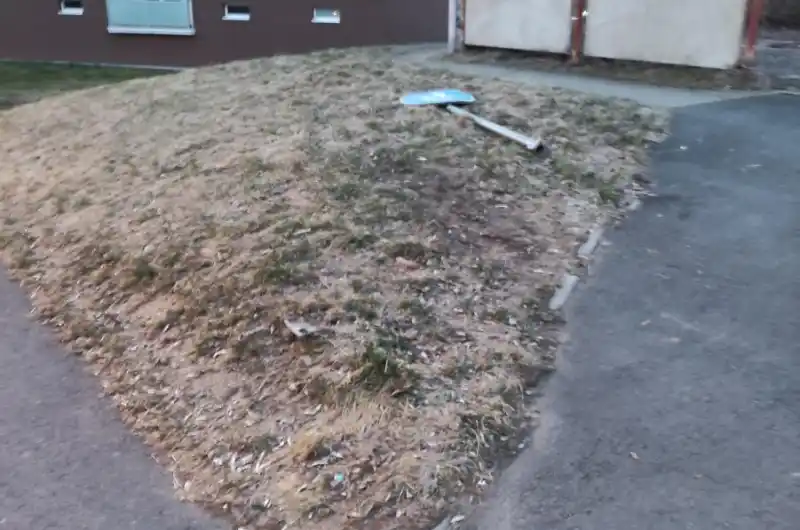 Místo osazení dopravní značky + foto vyvrácené značky