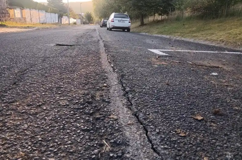 v důsledku provedení protlaku došlo k poškození stávajícího živ. krytu 