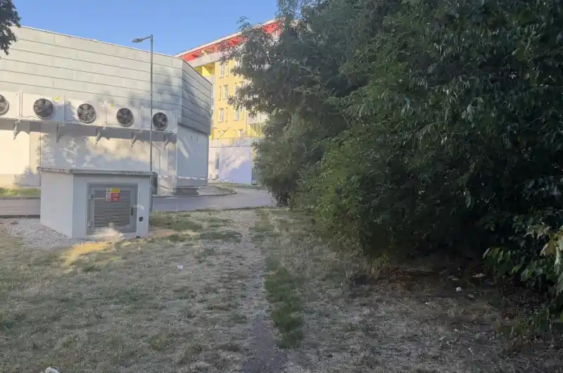 Prostranství za lidlem 