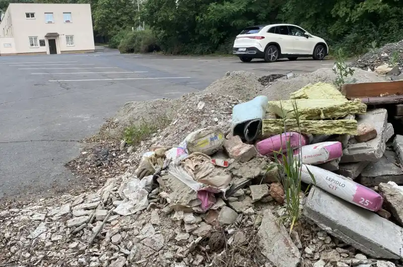 Odpad na parkovišti