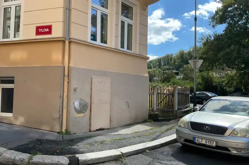 rozbitá pěšina