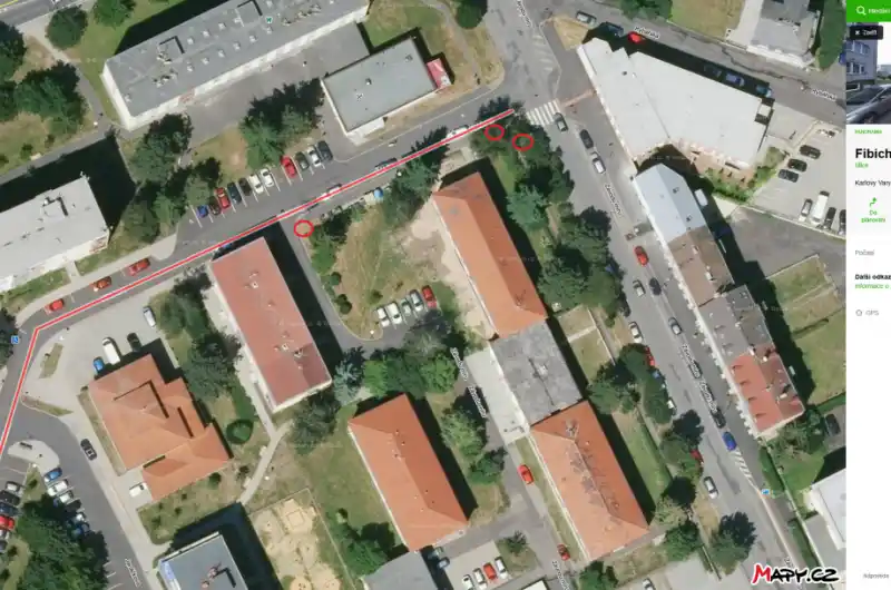 červeně vyznačena místa stavební suti