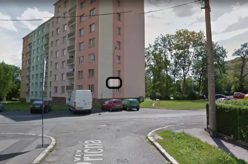 https://www.google.com/maps/@50.2405878,12.8402311,3a,75y,192.89h,86.86t/data=!3m6!1e1!3m4!1sk0N9DVpeGCV-sql98f0YUQ!2e0!7i13312!8i6656