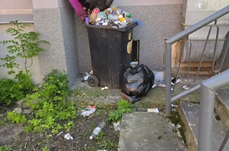 Nádoba na sběr oleje