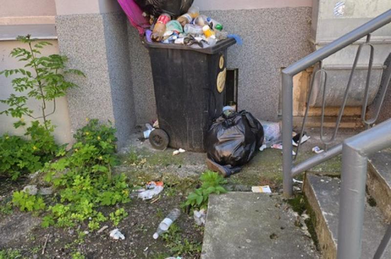 Nádoba na sběr oleje