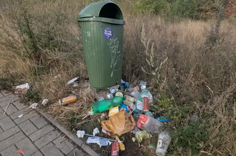 U podchodu po průtahem před McDonalds.GPS: 50.2312414N, 12.8503403E