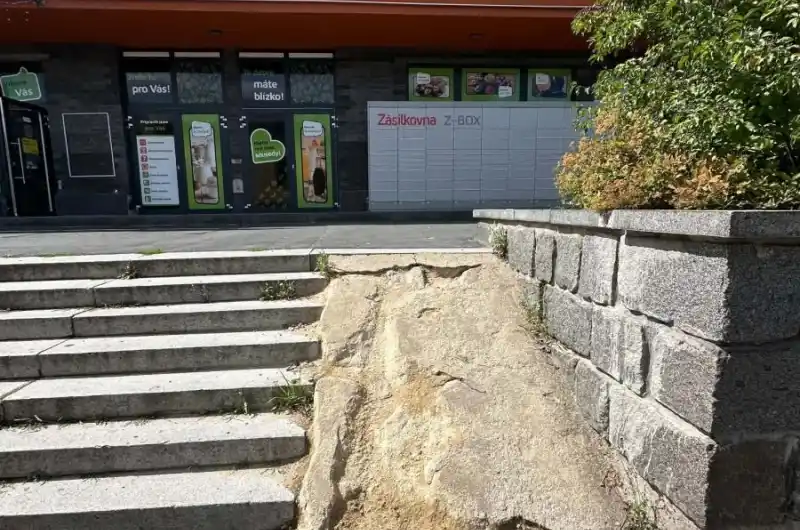 špatný stav