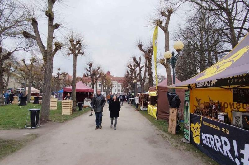 Reklama na hranolky na vlajce