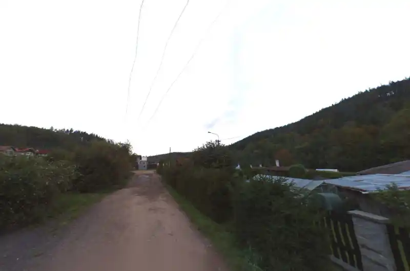 ulice K Přehradě směr od přejezdu k zahrádkám