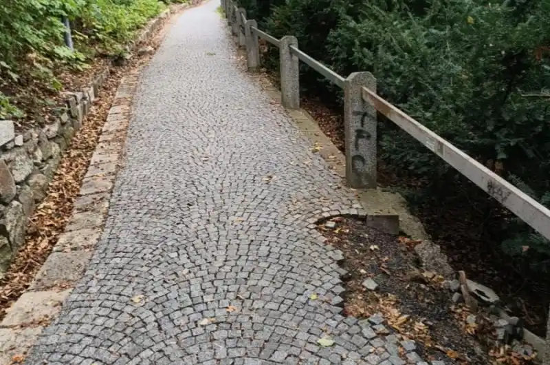 Celkový pohled na chodník